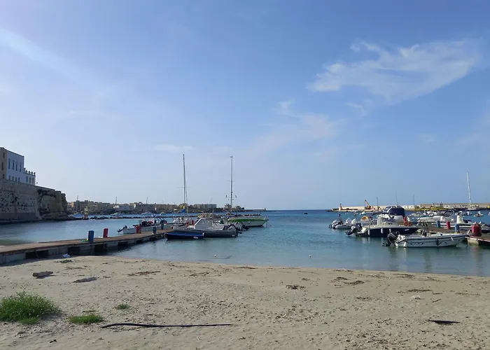 Tra Castello E Porto Otranto