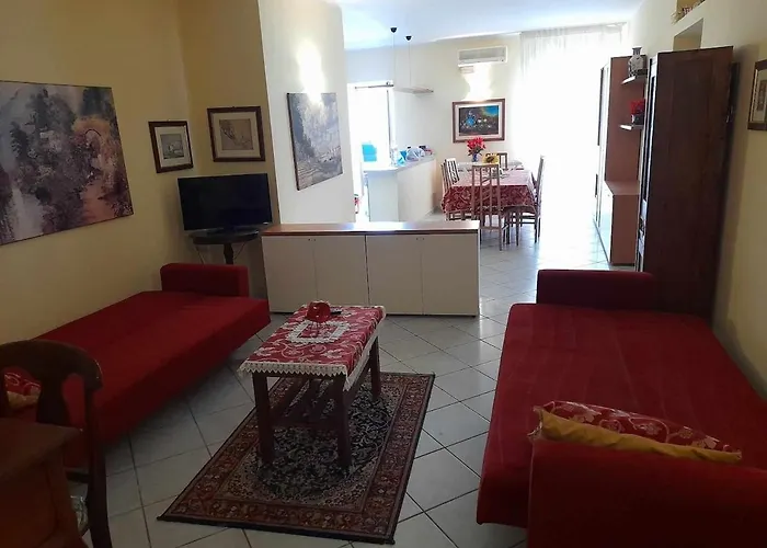 Tra Castello E Porto